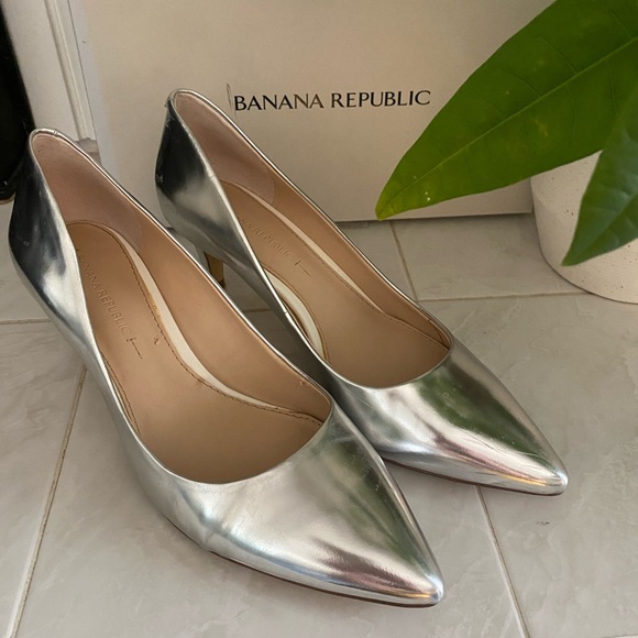 Banana Republic leather super silver heels - Picture 1 of 7